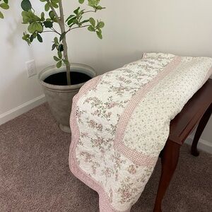 Floral Patchwork Quilt - Pink and White